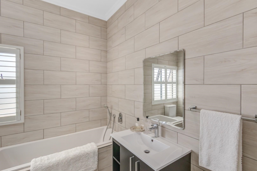 5 Bedroom Property for Sale in Kingswood Golf Estate Western Cape